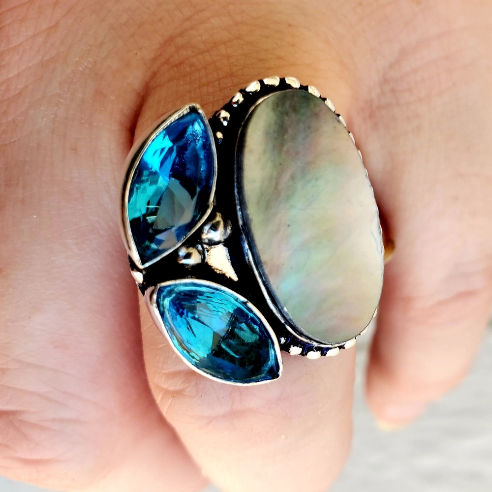 New Mother of Pearl and Blue Topaz 925 Silver Ring.
